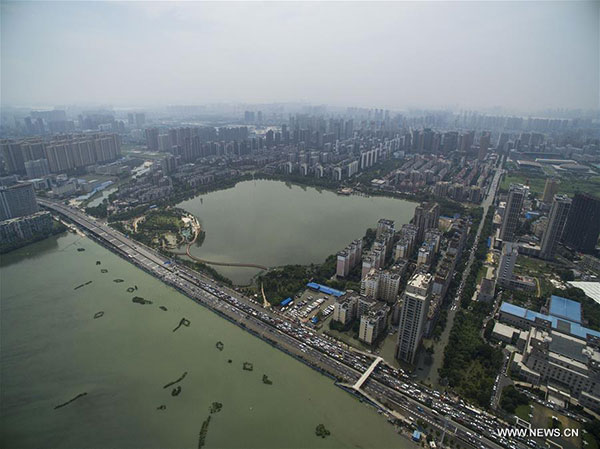 The aerial photo taken on July 8, 2016 shows waterlogged communities near the Nanhu Lake in Wuhan, capital of Central China's Hubei province. Drainage of waterlogged areas near the Nanhu Lake is still underway. (Photo/Xinhua) The aerial photo taken on July 8, 2016 shows waterlogged communities near the Nanhu Lake in Wuhan, capital of Central China's Hubei province. Drainage of waterlogged areas near the Nanhu Lake is still underway. (Photo/Xinhua)