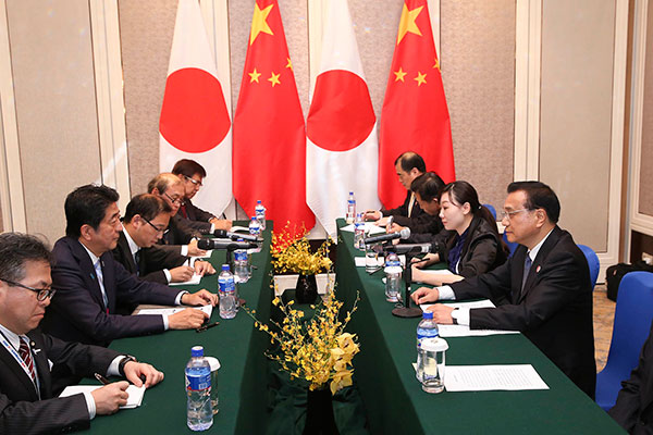 Premier Li Keqiang meets with Japanese Prime Minister Shinzo Abe on July 15. The Premier said at the meeting that Japan should exercise caution in words and deeds, and stop hyping up and interfering in the issue of South China Sea.(Photo/Xinhua) Premier Li Keqiang meets with Japanese Prime Minister Shinzo Abe on July 15. The Premier said at the meeting that Japan should exercise caution in words and deeds, and stop hyping up and interfering in the issue of South China Sea.(Photo/Xinhua)