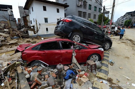 Cars are washed away by the flood at Bandong Township in Minqing County, southeast China's Fujian Province, July 11, 2016. (Xinhua/Zhang Guojun) Cars are washed away by the flood at Bandong Township in Minqing County, southeast China's Fujian Province, July 11, 2016. (Xinhua/Zhang Guojun)