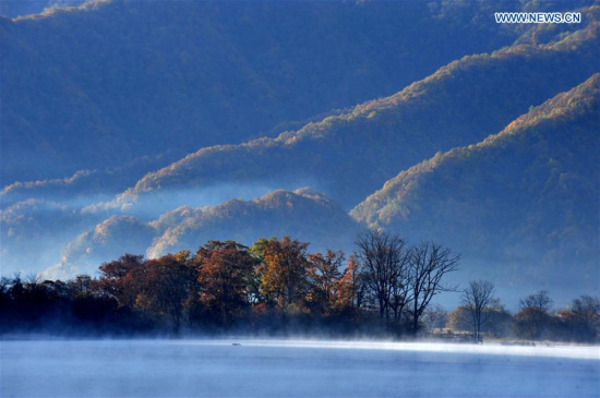 Photo taken on Oct. 17, 2012 shows the scenery of the wetland of Dajiu Lake in the Shennongjia Forestry District, central China's Hubei Province. (Xinhua/Du Huaju) Photo taken on Oct. 17, 2012 shows the scenery of the wetland of Dajiu Lake in the Shennongjia Forestry District, central China's Hubei Province. (Xinhua/Du Huaju)