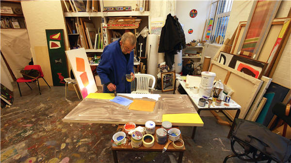 John McLean works in his studio in London. The British abstract painter's works are now on display in Beijing. Photos provided to China Daily John McLean works in his studio in London. The British abstract painter's works are now on display in Beijing. Photos provided to China Daily
