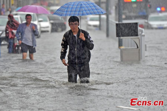 A flooded road in Taiyuan city, the capital of North China’s Shanxi Province, July 19, 2016. Taiyuan has issued an orange alert for the rainstorm, the second-highest level in China’s weather warning system, after it was soaked by continuous rain for 19 hours by 2:30 pm on Tuesday. (Photo: China News Service/Wei Liang) A flooded road in Taiyuan city, the capital of North China’s Shanxi Province, July 19, 2016. Taiyuan has issued an orange alert for the rainstorm, the second-highest level in China’s weather warning system, after it was soaked by continuous rain for 19 hours by 2:30 pm on Tuesday. (Photo: China News Service/Wei Liang)