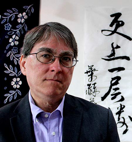 U.S. author David Moser shares with Chinese-language learners his insight and less-known facts about the language in his book A Billion Voices. (Photo provided to China Daily) U.S. author David Moser shares with Chinese-language learners his insight and less-known facts about the language in his book A Billion Voices. (Photo provided to China Daily)