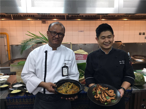Chef Siva (left) is one of Penang's renowned Malay master chefs. (Photo provided to chinadaily.com.cn) Chef Siva (left) is one of Penang's renowned Malay master chefs. (Photo provided to chinadaily.com.cn)