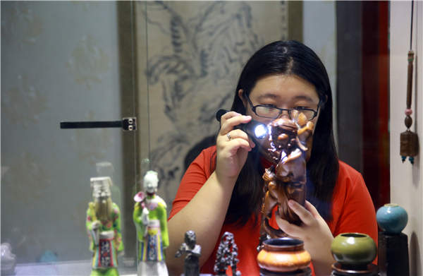 Wang Ge, one of a new breed of antiques dealers in Beijing. (Photo by Zou Hong/China Daily) Wang Ge, one of a new breed of antiques dealers in Beijing. (Photo by Zou Hong/China Daily)