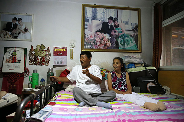 Although left paralyzed, Yang Yufang and his wife Gao Zhihong survived the Tangshan earthquake. WANG ZHUANGFEI/CHINA DAILY Although left paralyzed, Yang Yufang and his wife Gao Zhihong survived the Tangshan earthquake. WANG ZHUANGFEI/CHINA DAILY