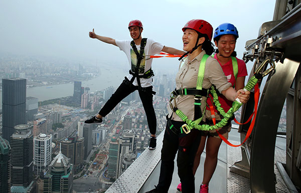 Visitors walk at 340.6 meters above the ground at a new attraction on a skyscraper in Shanghai. GAO ERQIANG/CHINA DAILY Visitors walk at 340.6 meters above the ground at a new attraction on a skyscraper in Shanghai. GAO ERQIANG/CHINA DAILY