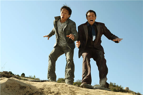 Jackie Chan's latest film, Skiptrace, stars American actor Johnny Knoxville. It has raked in 400 million yuan ($60 million) in its first weekend to top the box office charts, although drawing mixed reviews. Photos provided to China Daily Jackie Chan's latest film, Skiptrace, stars American actor Johnny Knoxville. It has raked in 400 million yuan ($60 million) in its first weekend to top the box office charts, although drawing mixed reviews. Photos provided to China Daily