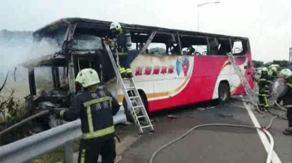 Twenty-six people have died after a fire broke out in a tourist bus along the highway to the Taiwan Taoyuan International Airport on Tuesday afternoon, July 19, 2016. (Photo provided to China News Service) Twenty-six people have died after a fire broke out in a tourist bus along the highway to the Taiwan Taoyuan International Airport on Tuesday afternoon, July 19, 2016. (Photo provided to China News Service)