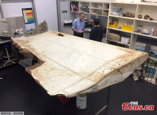 Australian and Malaysian officials examine aircraft debris at the Australian Transport Safety Bureau headquarters in Canberra, Australia, July 20, 2016 after it was found on Pemba Island, located near Tanzania, in late June and was transported to Australia for examination. (Photo/Agencies) Australian and Malaysian officials examine aircraft debris at the Australian Transport Safety Bureau headquarters in Canberra, Australia, July 20, 2016 after it was found on Pemba Island, located near Tanzania, in late June and was transported to Australia for examination. (Photo/Agencies)