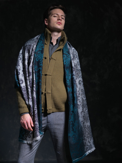 Models present the 2016 autumn/winter collection of Shanghai Tang, a Hong Kong-based label that targets global customers. (Photo provided to China Daily) Models present the 2016 autumn/winter collection of Shanghai Tang, a Hong Kong-based label that targets global customers. (Photo provided to China Daily)