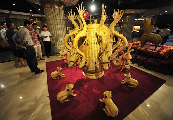 A willow weaved craft is among the exhibits on show at the willow weaving cultural heritage center near Xuezhuang village in Shandong province. (Photo by Lu Peng/Xinhua) A willow weaved craft is among the exhibits on show at the willow weaving cultural heritage center near Xuezhuang village in Shandong province. (Photo by Lu Peng/Xinhua)