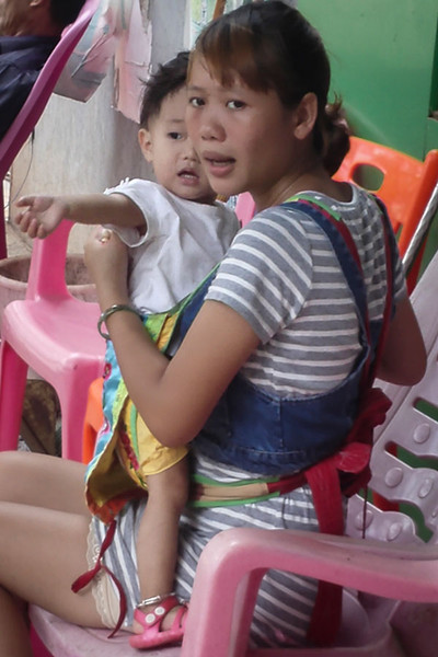 Teen mothers are a common sight in Lingao county, Hainan province. LI JINHONG/CHINA DAILY Teen mothers are a common sight in Lingao county, Hainan province. LI JINHONG/CHINA DAILY