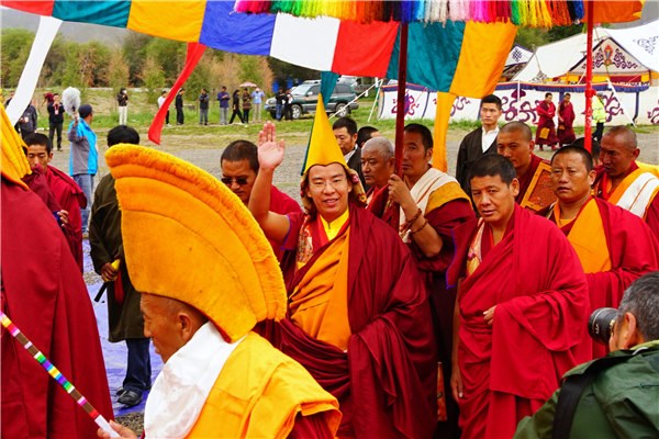 The 11th Panchen Lama, Bainqen Erdini Qoigyijabu (above), greets followers at the opening of his Kalachakra instructions on Thursday in Xigaze, the second-largest city of the Tibet autonomous region. An estimated 50,000 devotees are expected to attend the fourday ritual. PHOTOS BY GALSANG JIGME / TIBET DAILY