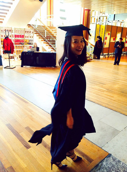 Gu Weiqi ready for the graduation ceremony of London Business School (LBS), July 16, 2016. (Photo provided to chinadaily.com.cn) Gu Weiqi ready for the graduation ceremony of London Business School (LBS), July 16, 2016. (Photo provided to chinadaily.com.cn)