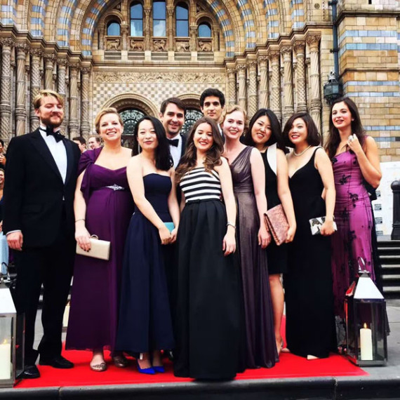 Gu Weiqi (third from left) poses in a group photo with her schoolmates of London Business School (LBS) in front of the National History Museum before the university's summer ball in London, July 17, 2016. (Photo provided to chinadaily.com.cn) Gu Weiqi (third from left) poses in a group photo with her schoolmates of London Business School (LBS) in front of the National History Museum before the university's summer ball in London, July 17, 2016. (Photo provided to chinadaily.com.cn)
