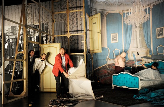 In scene from the play Der Spierer. (Photo/wuzhenfestival.com) In scene from the play Der Spierer. (Photo/wuzhenfestival.com)