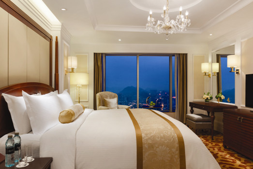 The en-suite rooms are spacious and offer a clear panoramic view of beautiful Guiyang. The en-suite rooms are spacious and offer a clear panoramic view of beautiful Guiyang.