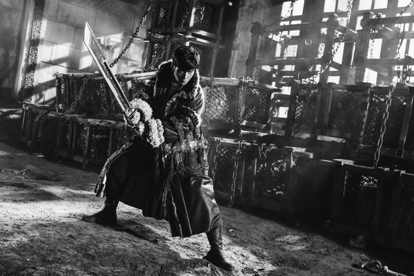 Time Raiders, starring Jing Boran, is the latest adaptation of Xu Lei's best-selling series Grave Robbers' Chronicles.(Photo provided to China Daily) Time Raiders, starring Jing Boran, is the latest adaptation of Xu Lei's best-selling series Grave Robbers' Chronicles.(Photo provided to China Daily)