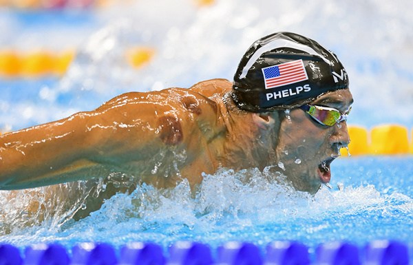 The swimmer Michael Phelps sported deep-purple circles on his shoulder in the 200-meter butterfly semi-final in Rio de Janeiro, August 8, 2016. (Photo/Xinhua) The swimmer Michael Phelps sported deep-purple circles on his shoulder in the 200-meter butterfly semi-final in Rio de Janeiro, August 8, 2016. (Photo/Xinhua)