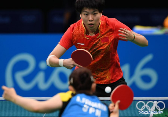 Li Xiaoxia (top) of China returns the ball during the women's singles semifinal of table tennis between Li Xiaoxia of China and Fukuhara Ai of Japan at the 2016 Rio Olympic Games in Rio de Janeiro, Brazil, on Aug. 10, 2016. Li Xiaoxia won Fukuhara Ai with 4:0.(Xinhua/Lin Yiguang) Li Xiaoxia (top) of China returns the ball during the women's singles semifinal of table tennis between Li Xiaoxia of China and Fukuhara Ai of Japan at the 2016 Rio Olympic Games in Rio de Janeiro, Brazil, on Aug. 10, 2016. Li Xiaoxia won Fukuhara Ai with 4:0.(Xinhua/Lin Yiguang)