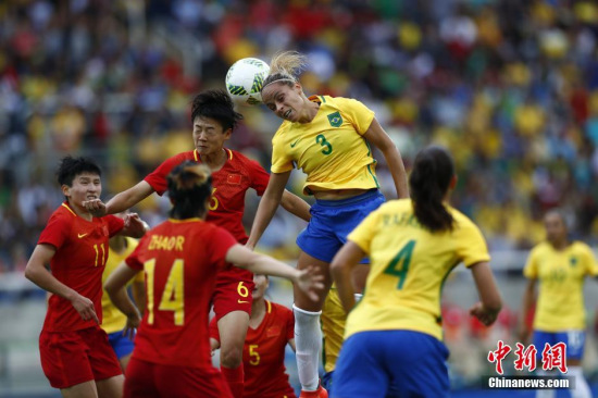 Chinese women's football team were beaten by hosts Brazil 3-0 in their first Olympic match. (Photo: China News Service/Fu Tian) Chinese women's football team were beaten by hosts Brazil 3-0 in their first Olympic match. (Photo: China News Service/Fu Tian)