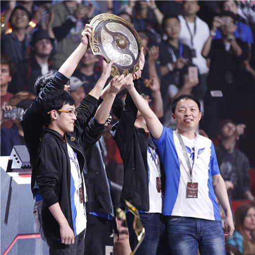 The Wings Gaming team after winning the International DOTA 2 Championships in Seattle. PROVIDED TO CHINA DAILY The Wings Gaming team after winning the International DOTA 2 Championships in Seattle. PROVIDED TO CHINA DAILY
