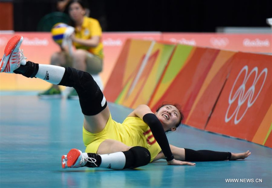 China's Ding Xia competes during the women's volleyball preliminary pool B between China and the United States at the 2016 Rio Olympic Games in Rio de Janeiro, Brazil, on Aug. 14, 2016. The United States won China with 3:1. (Xinhua/Yue Yuewei) China's Ding Xia competes during the women's volleyball preliminary pool B between China and the United States at the 2016 Rio Olympic Games in Rio de Janeiro, Brazil, on Aug. 14, 2016. The United States won China with 3:1. (Xinhua/Yue Yuewei)