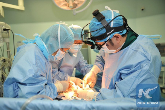 Doctors conduct a heart surgery for a child at Teda International Cardiovascular Hospital in north China's Tianjin Municipality, May 25, 2016. (Photo: Xinhua/Lian Yi) Doctors conduct a heart surgery for a child at Teda International Cardiovascular Hospital in north China's Tianjin Municipality, May 25, 2016. (Photo: Xinhua/Lian Yi)