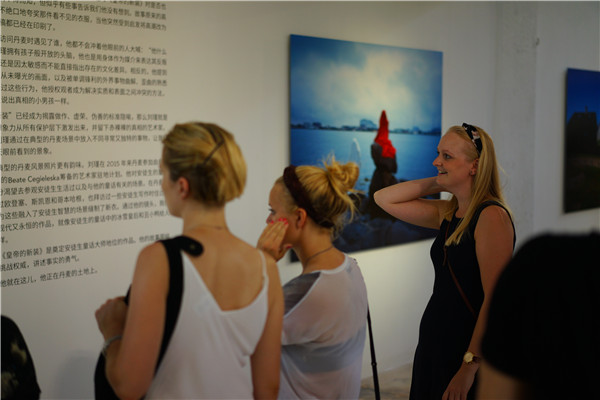 Visitors at the ongoing art shows at the Danish Cultural Center in Beijing's 798 art zone. (Photo provided to China Daily) Visitors at the ongoing art shows at the Danish Cultural Center in Beijing's 798 art zone. (Photo provided to China Daily)