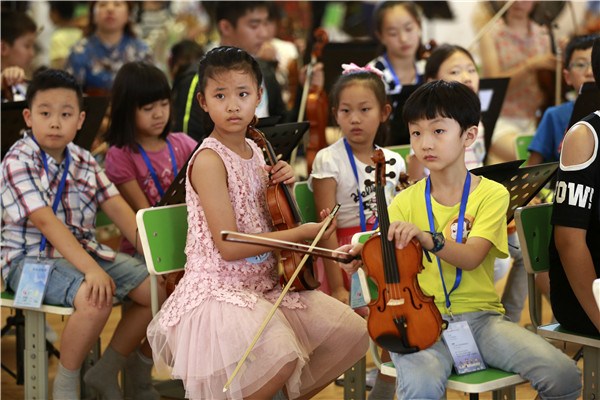 Children practice different musical instruments during a 10-day music camp in Beijing. The non-professionals will give a performance at the Beijing Concert Hall on Monday. FENG YONGBIN/CHINA DAILY Children practice different musical instruments during a 10-day music camp in Beijing. The non-professionals will give a performance at the Beijing Concert Hall on Monday. FENG YONGBIN/CHINA DAILY