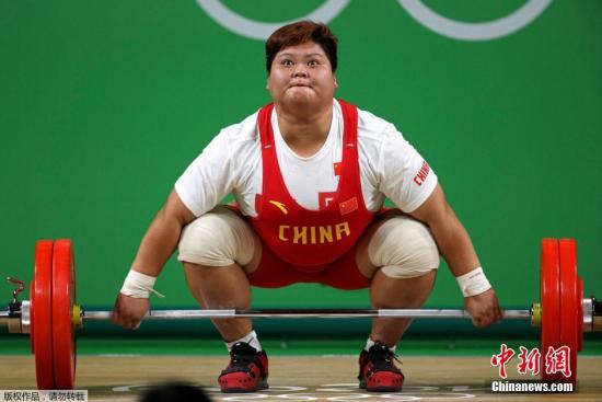 Meng Suping wins the gold medal with a total of 307kg in the women's over 75kg weightlifting. (Photo: Chinanews.com/Agencies) Meng Suping wins the gold medal with a total of 307kg in the women's over 75kg weightlifting. (Photo: Chinanews.com/Agencies)