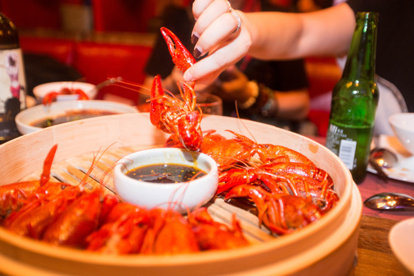 A diner enjoys a popular dish of crayfish, with spicy sauce and seasoning, at a restaurant in Hangzhou, capital of eastern China's Zhejiang province. Xu Kangping / For China Daily A diner enjoys a popular dish of crayfish, with spicy sauce and seasoning, at a restaurant in Hangzhou, capital of eastern China's Zhejiang province. Xu Kangping / For China Daily