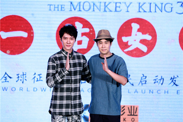 Shen Teng (second left), Ma Li (second right) and Chang Yuan (right) from China's popular theater stage group Mahua Fun Age do the voice-overs for the animated Hollywood film Ice Age: Collision Course. Shen Teng (second left), Ma Li (second right) and Chang Yuan (right) from China's popular theater stage group Mahua Fun Age do the voice-overs for the animated Hollywood film Ice Age: Collision Course.
