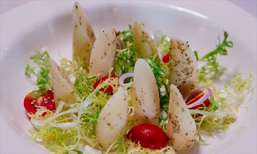 Salada de palmito, a tropical salad made with the heart of palm trees, a popular dish among Rio's health-conscious youth, on the menu at Latina in Beijing. (Photo: Li Hao/GT) Salada de palmito, a tropical salad made with the heart of palm trees, a popular dish among Rio's health-conscious youth, on the menu at Latina in Beijing. (Photo: Li Hao/GT)