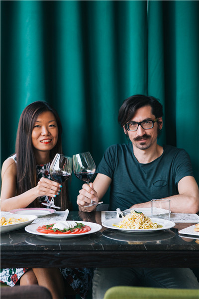 Owner/chef Omar Maseroli and restaurant cofounder Yuan Kun Yuan sample new wines for their menu. (Photo provided to China Daily) Owner/chef Omar Maseroli and restaurant cofounder Yuan Kun Yuan sample new wines for their menu. (Photo provided to China Daily)
