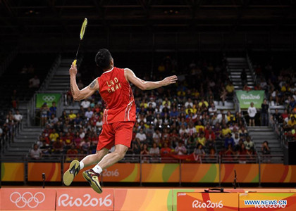 China's Lin Dan competes during the men's singles badminton semifinal against Malaysia's Lee Chong Wei at the 2016 Rio Olympic Games in Rio de Janeiro, Brazil, on Aug. 19, 2016. Lee Chong Wei beat Lin Dan with 2:1.(Xinhua/Wang Peng) China's Lin Dan competes during the men's singles badminton semifinal against Malaysia's Lee Chong Wei at the 2016 Rio Olympic Games in Rio de Janeiro, Brazil, on Aug. 19, 2016. Lee Chong Wei beat Lin Dan with 2:1.(Xinhua/Wang Peng)