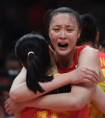 Hui Ruoqi, captain of the Chinese women's volleyball team, celebrate winning the gold medal in women's volleyball after beating Serbia 3:1 in Rio de Janeiro on Aug 20, 2016. (Photo/Xinhua) Hui Ruoqi, captain of the Chinese women's volleyball team, celebrate winning the gold medal in women's volleyball after beating Serbia 3:1 in Rio de Janeiro on Aug 20, 2016. (Photo/Xinhua)