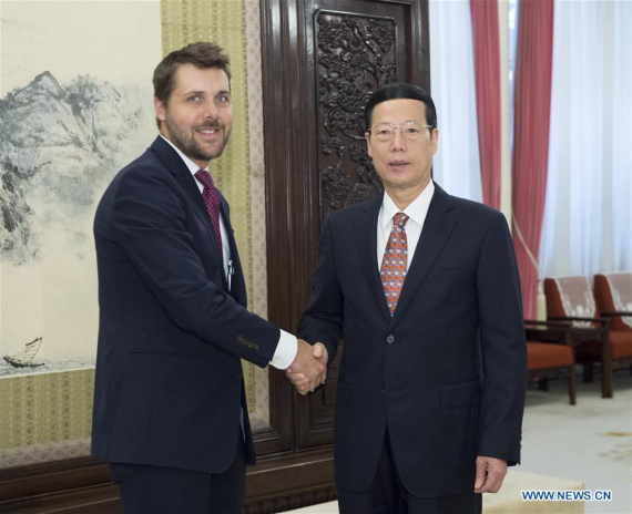 Chinese Vice Premier Zhang Gaoli (R) meets with Brian Deese, senior advisor to U.S. President Barack Obama, in Beijing, capital of China, Aug. 24, 2016. (Photo: Xinhua/Wang Ye) Chinese Vice Premier Zhang Gaoli (R) meets with Brian Deese, senior advisor to U.S. President Barack Obama, in Beijing, capital of China, Aug. 24, 2016. (Photo: Xinhua/Wang Ye)