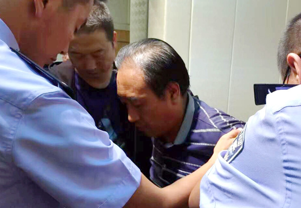 Police detain Gao Chengyong, a suspected serial killer, in Baiyin, Gansu province, on Friday. (Photo provided to China Daily)