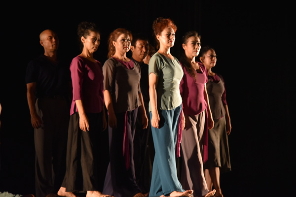Modern Dama perform the dance Dance with Your Heart at Beijing 9 Contemporary Dance Theater on August 24. (Photo by Zhang Xingjian/chinadaily.com.cn) Modern Dama perform the dance Dance with Your Heart at Beijing 9 Contemporary Dance Theater on August 24. (Photo by Zhang Xingjian/chinadaily.com.cn)