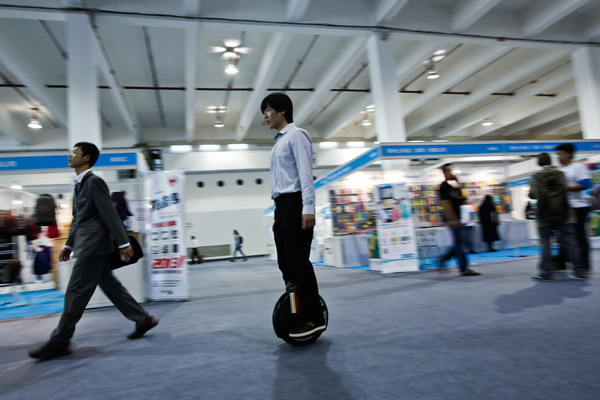 A visitor tries out an electric self-balancing scooter during an event at the Shanghai International Exhibition Center. (Photo/provided to China Daily) A visitor tries out an electric self-balancing scooter during an event at the Shanghai International Exhibition Center. (Photo/provided to China Daily)