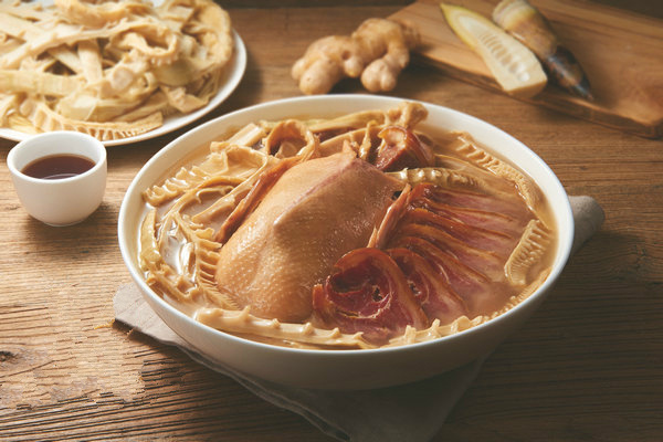 Old duck pot, one of the signature dishes of Zhangshengji. (Photo by Mike Peters/China Daily) Old duck pot, one of the signature dishes of Zhangshengji. (Photo by Mike Peters/China Daily)