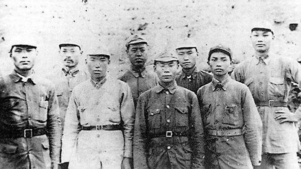 Tu Tongjin (first from right) in a group photo with other Red Army soldiers who were part of the medical team in 1937. (File photo/Xinhua) Tu Tongjin (first from right) in a group photo with other Red Army soldiers who were part of the medical team in 1937. (File photo/Xinhua)