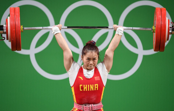 China's Long Qingquan lifted 170kg in the jerk for a world record total of 307kg to take the men's 56kg weightlifting gold medal at the Rio Olympics on Sunday. China's Long Qingquan lifted 170kg in the jerk for a world record total of 307kg to take the men's 56kg weightlifting gold medal at the Rio Olympics on Sunday.