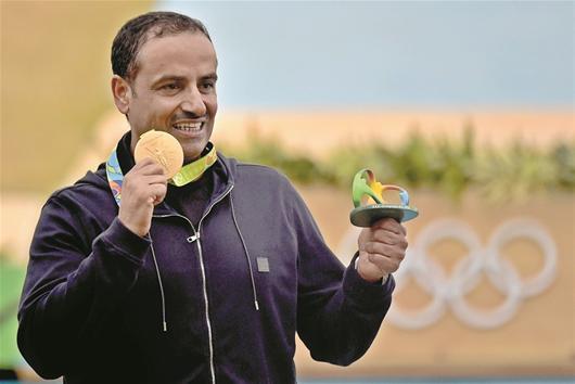 Fehaid Aldeehani of Independent Olympic Athlete poses with his gold medal on August 10, 2016 in Rio De Janeiro, Brazil (Photo/Xinhua) Fehaid Aldeehani of Independent Olympic Athlete poses with his gold medal on August 10, 2016 in Rio De Janeiro, Brazil (Photo/Xinhua)