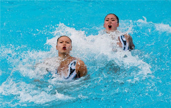 China's Huang Xuechen (left) and Sun Wenyan compete during the synchronized swimming duet free routine at the 2016 Summer Olympics in Rio de Janeiro, Brazil, August 16, 2016. (Photo by Wei Xiaohao/chinadaily.com.cn) China's Huang Xuechen (left) and Sun Wenyan compete during the synchronized swimming duet free routine at the 2016 Summer Olympics in Rio de Janeiro, Brazil, August 16, 2016. (Photo by Wei Xiaohao/chinadaily.com.cn)