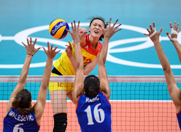 Hui Ruoqi, captain of the Chinese women's volleyball team, plays against Serbia during the women's volleyball gold medal match in Rio de Janeiro on Aug 20, 2016. (Photo/Xinhua) Hui Ruoqi, captain of the Chinese women's volleyball team, plays against Serbia during the women's volleyball gold medal match in Rio de Janeiro on Aug 20, 2016. (Photo/Xinhua)