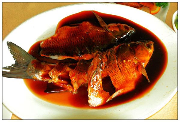 West Lake fish in vinegar is a signature Hangzhou dish found in various restaurants in the city. (Photo provided to China Daily) West Lake fish in vinegar is a signature Hangzhou dish found in various restaurants in the city. (Photo provided to China Daily)