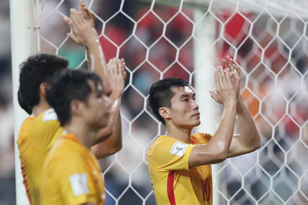 Chinese national soccer team players react after losing a 2018 Russia World Cup qualifier 3-2 to South Korea on September 1, 2016. (Photo/Xinhua) Chinese national soccer team players react after losing a 2018 Russia World Cup qualifier 3-2 to South Korea on September 1, 2016. (Photo/Xinhua)